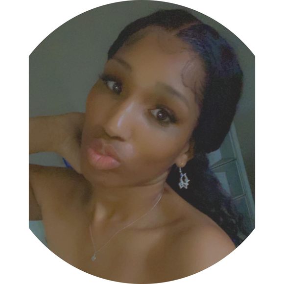 Profile Picture of Hope Lowe (@hopelowe281) on Poshmark