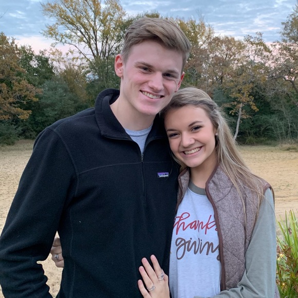 Profile Picture of Katelynn Miller (@katelynnm23) on Poshmark