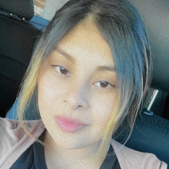 Profile Picture of Hazel Guzman (@hazelguzman) on Poshmark