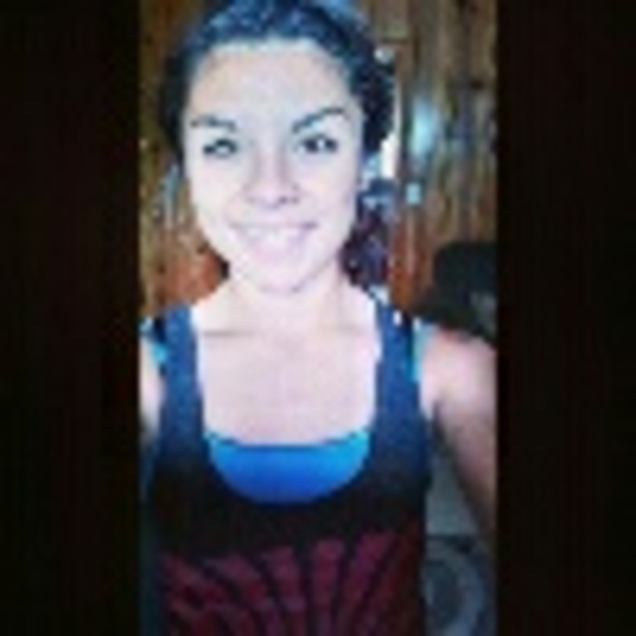 Profile Picture of Cassandra Vickery (@_cassandrarenee) on Poshmark