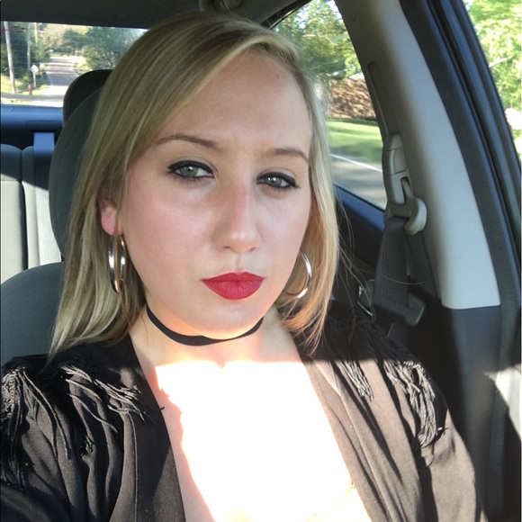 Profile Picture of Carly Scherer (@carmarie19) on Poshmark