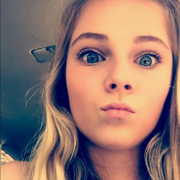 Profile Picture of Maggie Whibbs (@maggiewhibbs627) on Poshmark