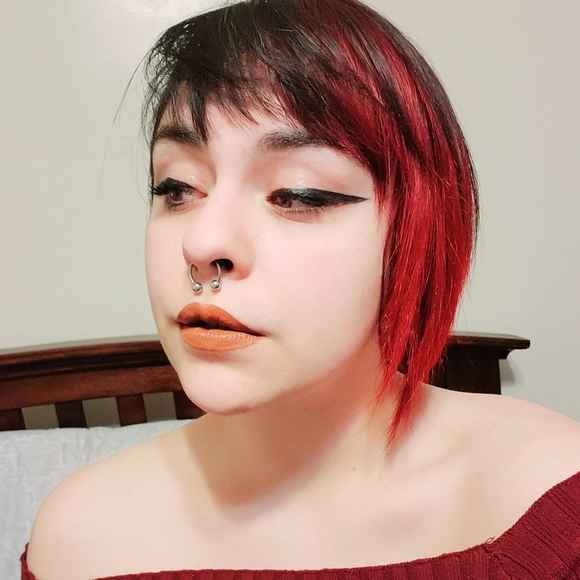 Profile Picture of Carolina Ledesma (@carolinameows) on Poshmark