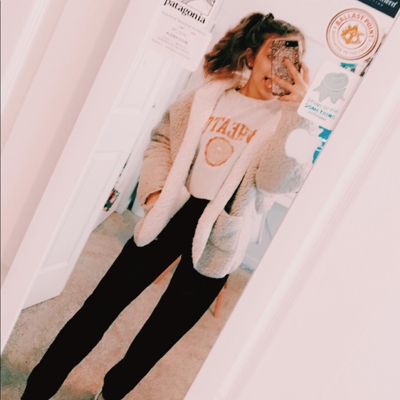 Profile Picture of Alexis Cook (@alexiscook361) on Poshmark