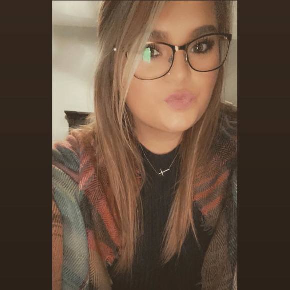 Profile Picture of Ashlyn Lessen (@alessen97) on Poshmark