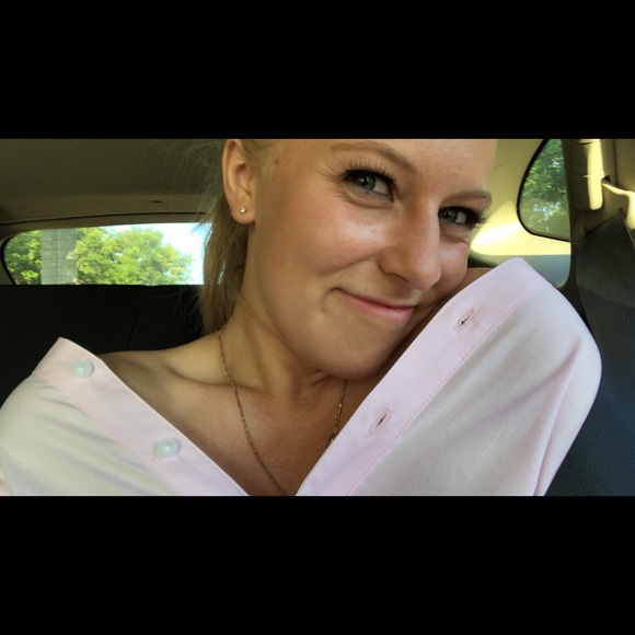 Skylar Rickstad - Poshmark Profile Picture of Skylar Rickstad (@skylarrickstad) on Poshmark