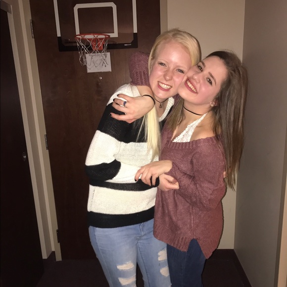 Profile Picture of Jenna Kaiser (@jennakaiser98) on Poshmark