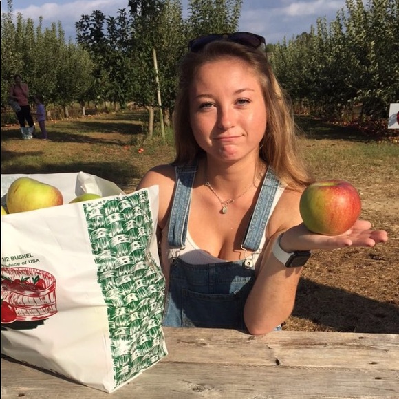 Profile Picture of Cathryn Mccarry (@mccarryc) on Poshmark