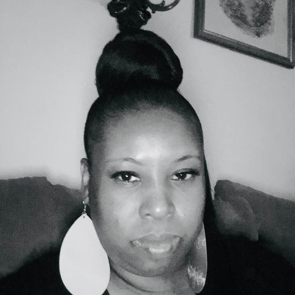 Profile Picture of Angela Grimes (@sheek1981) on Poshmark
