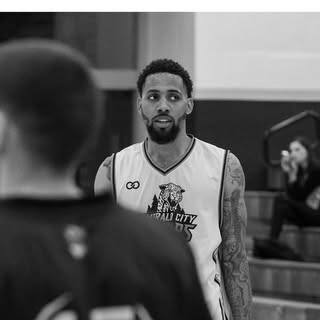 Profile Picture of 𝓜. 𝓛 .𝓦 𝐈𝐈𝐈 (@marty.mar3) on Instagram