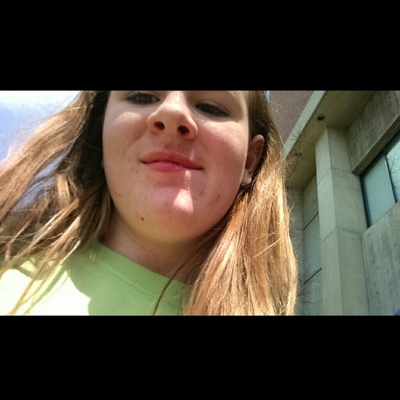 Profile Picture of Saige Paddock (@butterflies200) on Poshmark