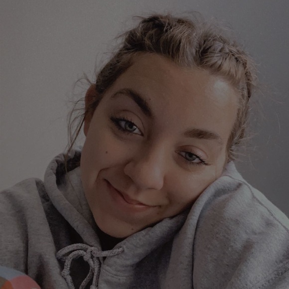 Profile Picture of Gabbi Eppright (@gabbieppright) on Poshmark