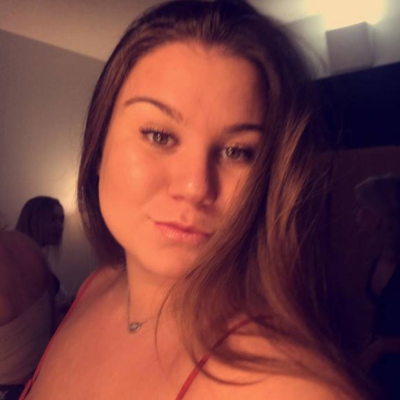 Profile Picture of Julia Bonomo (@jules117) on Poshmark