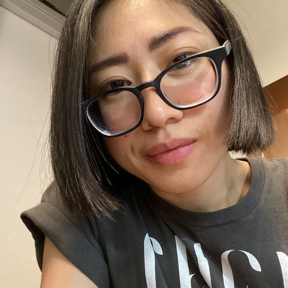 Profile Picture of Chi-ling Cheng (@chefling) on Poshmark