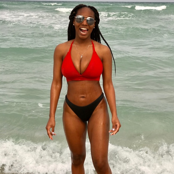 Profile Picture of Kilar Darisaw (@kilardarisaw05) on Poshmark