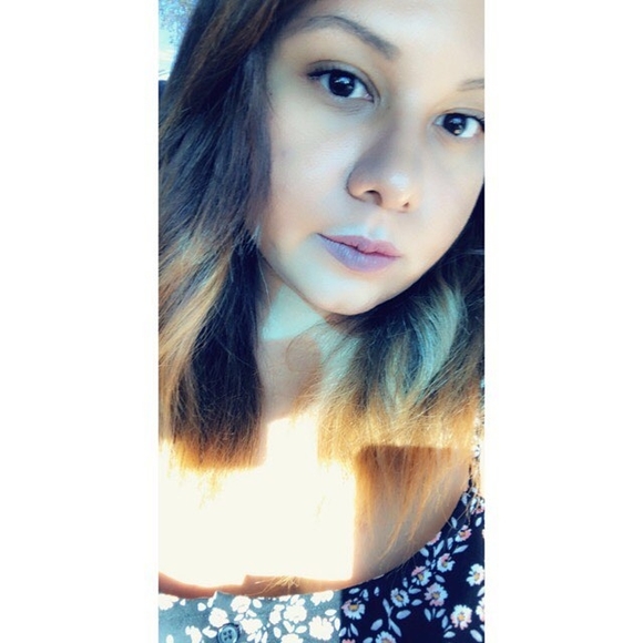 Profile Picture of Edmee Portillo (@edmee72160) on Poshmark