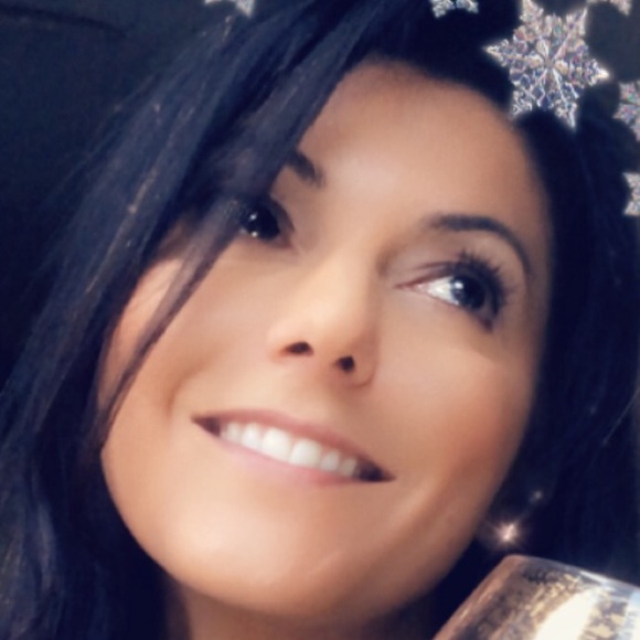 Profile Picture of Tanya Keith (@t_keith) on Poshmark