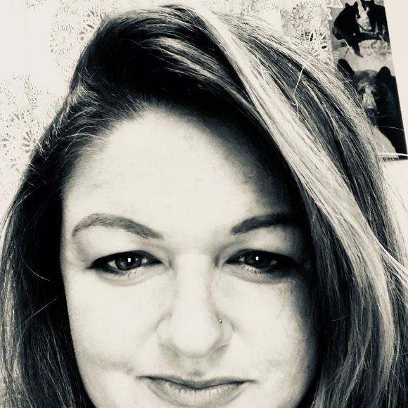 Profile Picture of Julia Krall (@julia_krall) on Poshmark