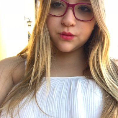 Profile Picture of Larissa Perry (@LarissaPerry12) on Twitter