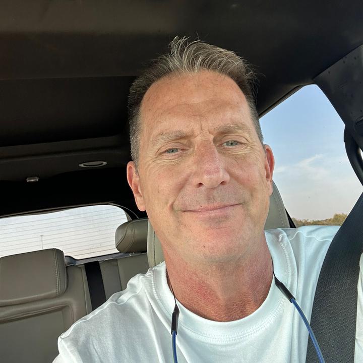 Profile Picture of Shawn (@srbeichler) on Tiktok