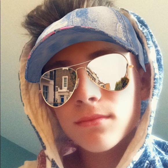 Profile Picture of Luke Weaver (@lukeweaver) on Poshmark