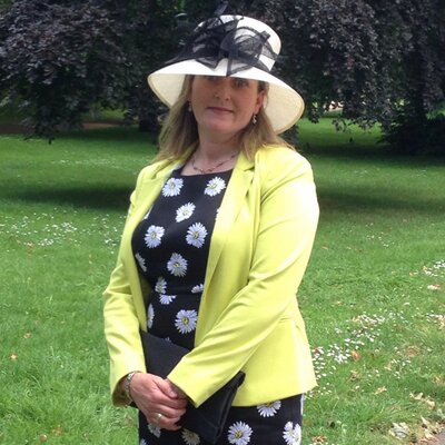 Profile Picture of Julie Crane (@craneoatcake) on Twitter