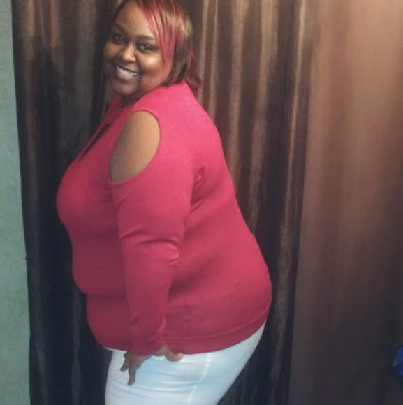 Profile Picture of Moe Moe (@moemoe592) on Poshmark