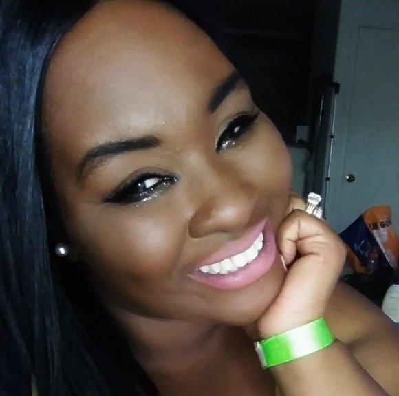 Profile Picture of Necole Louallen (@necolelouallen) on Poshmark