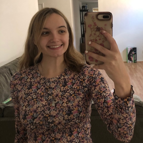 Profile Picture of Amber Heiller (@amberheiller) on Poshmark