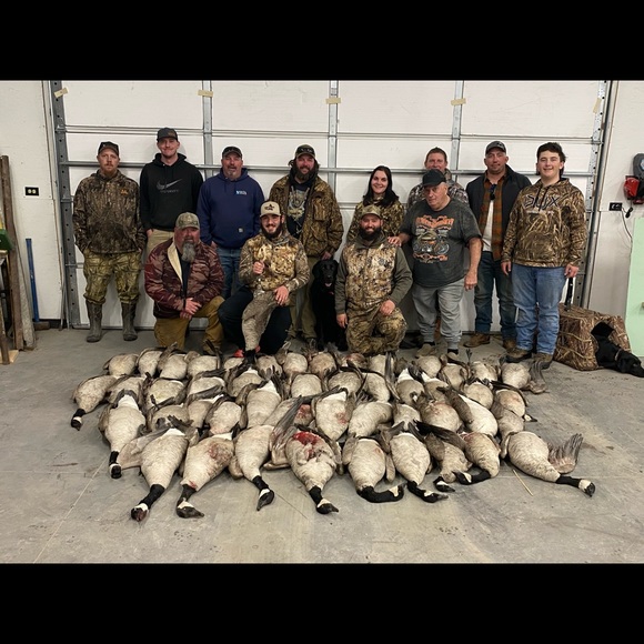 Profile Picture of Hunter Leschinsky (@wwwhuntercom) on Poshmark