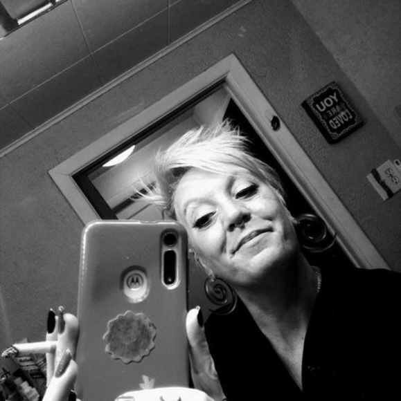 Profile Picture of Monique Botjer (@moniquebotjer) on Poshmark