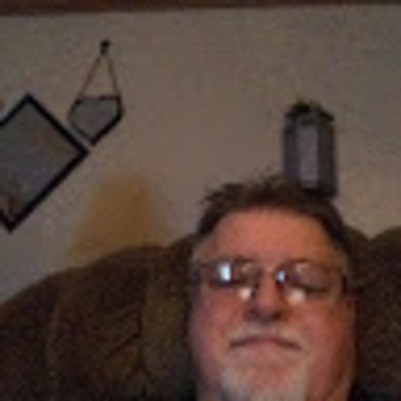 Profile Picture of Lori Everley (@lori_everley) on Poshmark