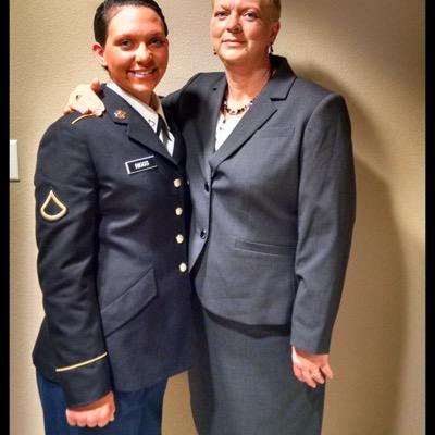 Profile Picture of Kim Riggs (@maxxmyoes) on Twitter