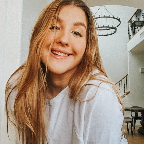 Profile Picture of Chansey Breinholt (@chansey_b) on Poshmark