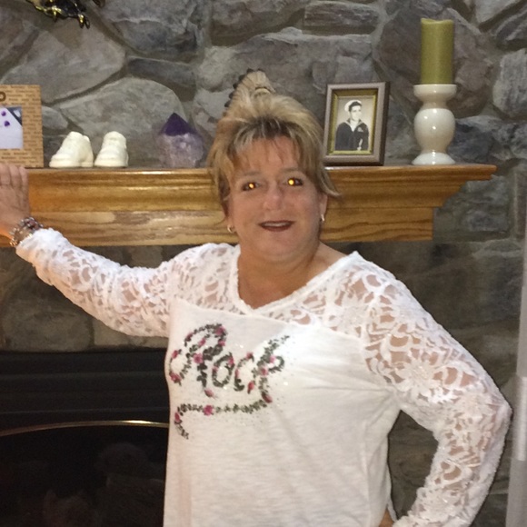 Profile Picture of Jody Bonaiuto (@j6o30d70) on Poshmark