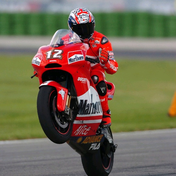 Profile Picture of Carlo Calderone (@carlo112) on Poshmark