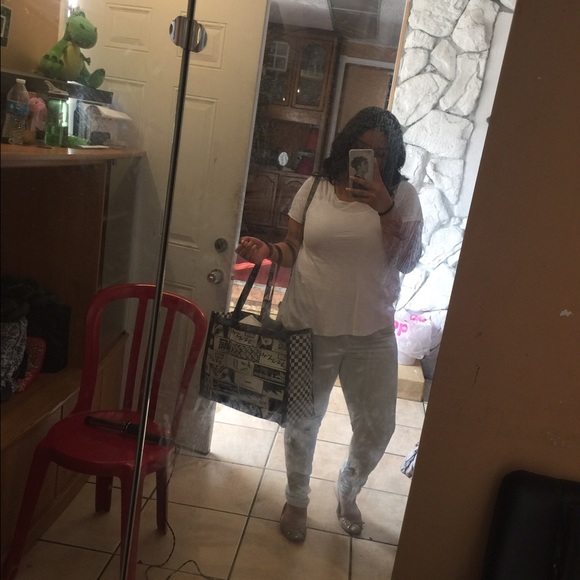 Profile Picture of Alexia Suarez (@sophie94) on Poshmark