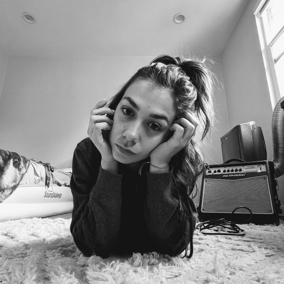 Profile Picture of Danielle Durack (@danielledurack) on Poshmark