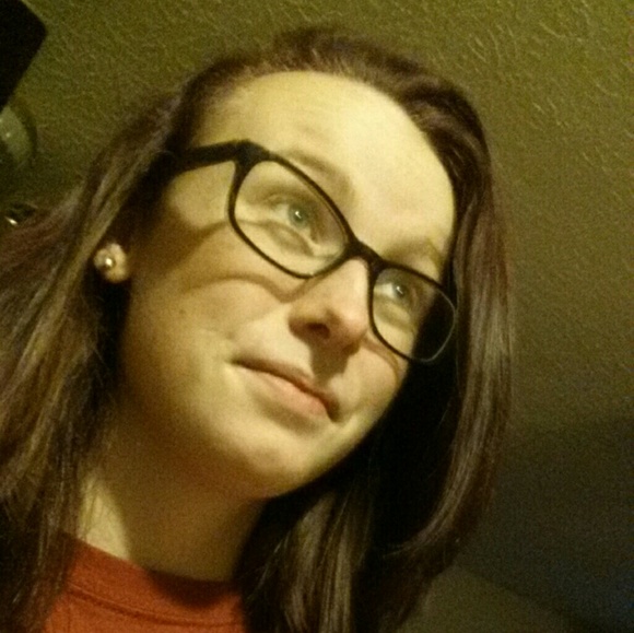 Profile Picture of Jade Mullins (@jmullins98) on Poshmark