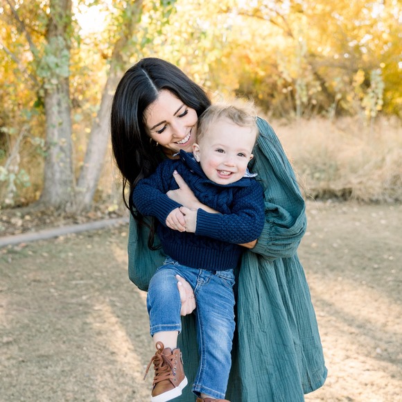 Profile Picture of Kelly Gilloon (@kcgilloon) on Poshmark