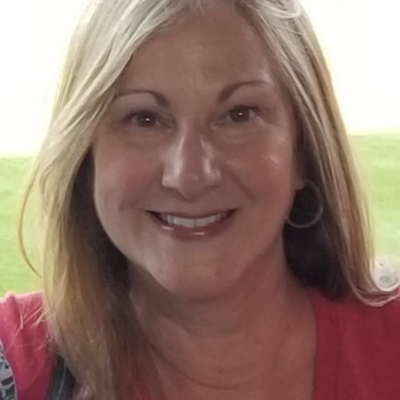 Profile Picture of Lisa Donnelly (@lisadonnelly) on Poshmark