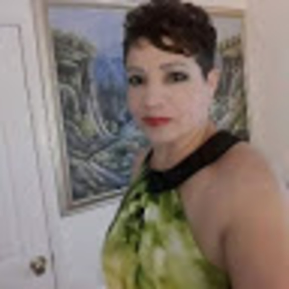 Profile Picture of Carmen Benitez (@cb6513115) on Poshmark