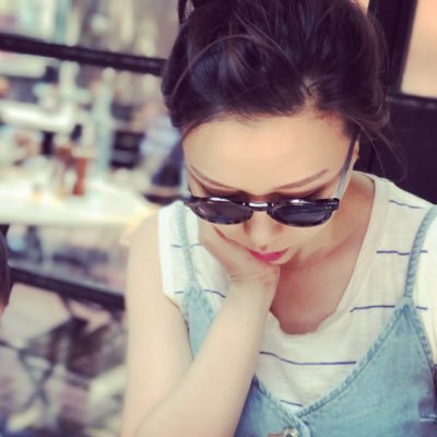 Profile Picture of Lois Soo Kyung Suh (@skkimsuh) on Twitter