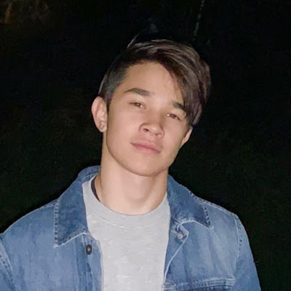 Profile Picture of Max Max (@maximumax123) on Poshmark