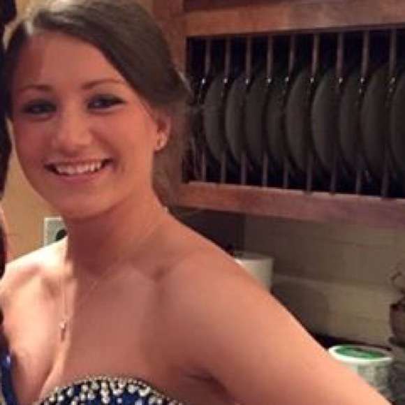 Profile Picture of Dawn Laveau (@dla1998) on Poshmark