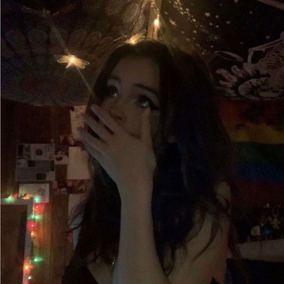 Profile Picture of Leo Drewlo (@lyssasphone) on Poshmark