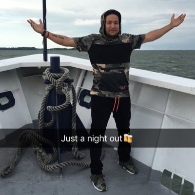 Profile Picture of Darius Pool (@daddy2girls1986) on Twitter