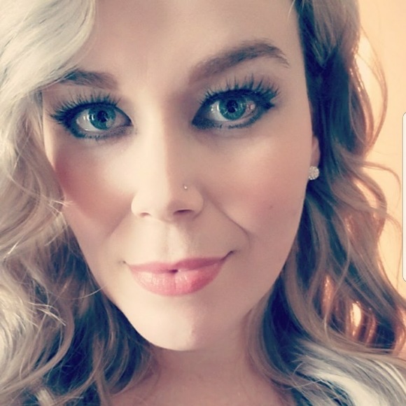 Profile Picture of Arely Olazabal (@arelyolazabal) on Poshmark