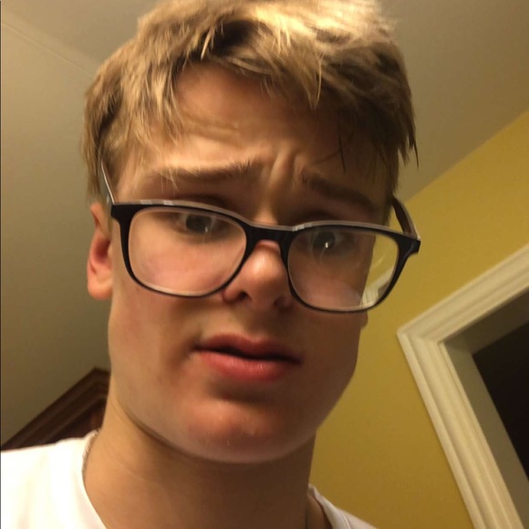 Profile Picture of Micah Gouwens (@micahc5) on Poshmark