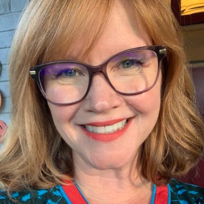 Profile Picture of Kate Aiken (@galwithaview) on Twitter